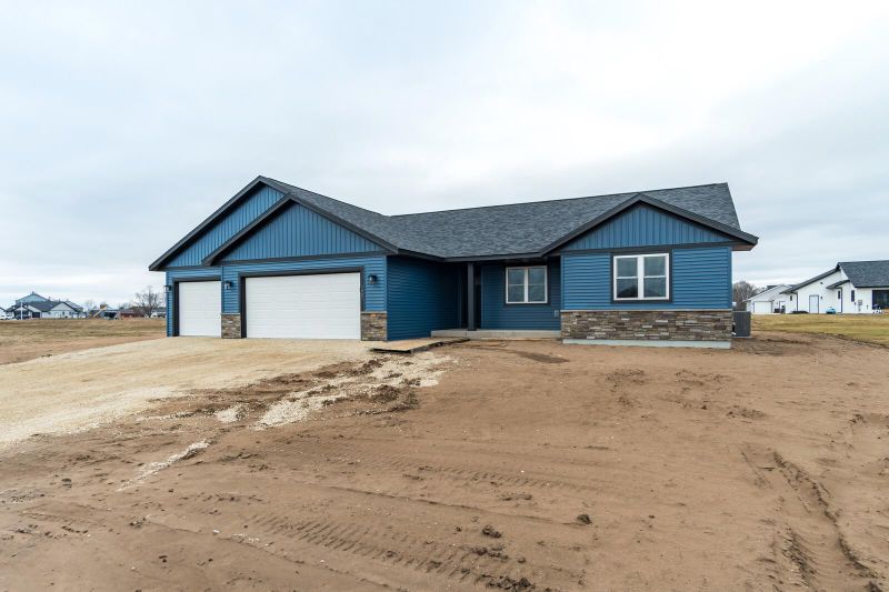 1607 Killdeer St, Holmen, WI 54636
