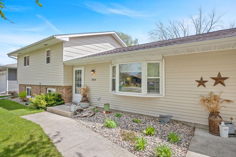 1804 Judd Ave N, Glencoe, MN 55336