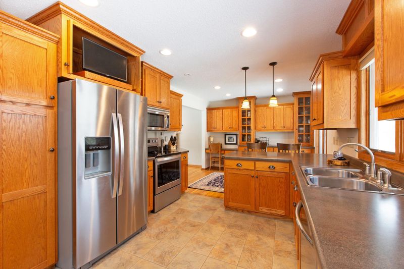 11209 Lewis Ct, Burnsville, MN 55337