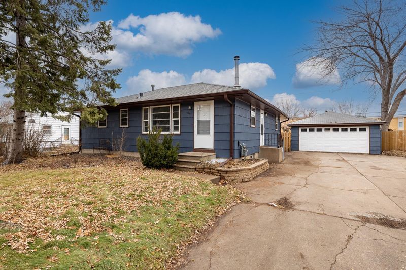 6648 7th St N, Oakdale, MN 55128