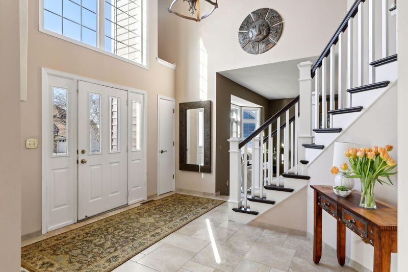 9282 Cornell Cir, Woodbury, MN 55125