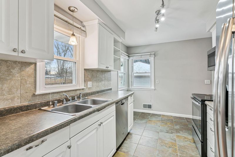 2824 Oregon Ave S, Saint Louis Park, MN 55426