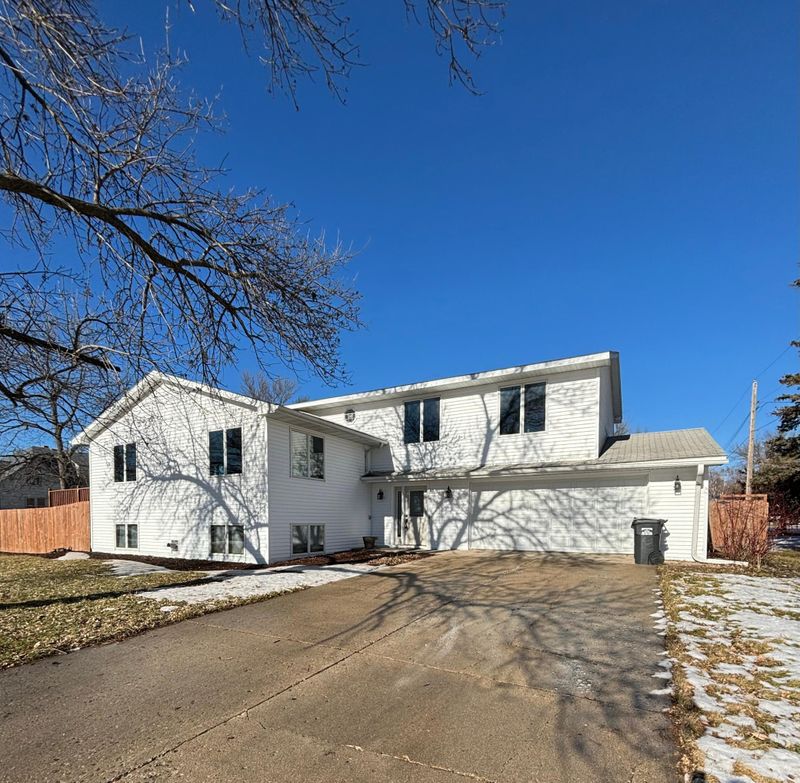 602 W 8th St, Morris, MN 56267