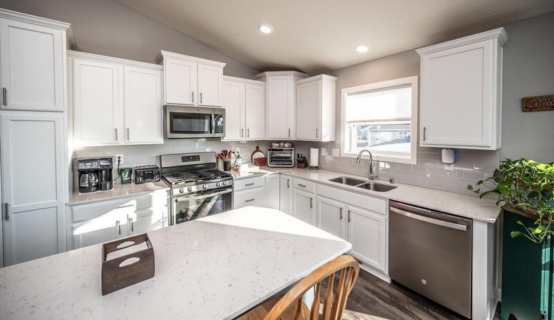 14016 Apollo Ct, Rosemount, MN 55068