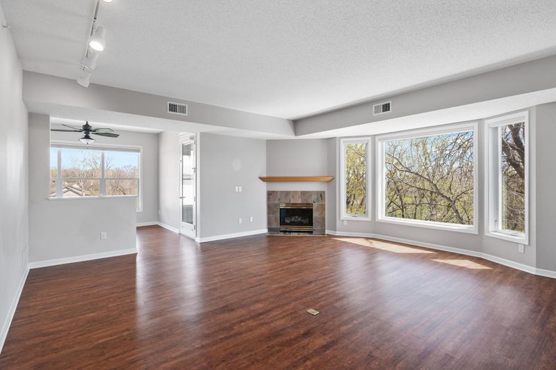 9225 Medicine Lake Rd #312, Golden Valley, MN 55427