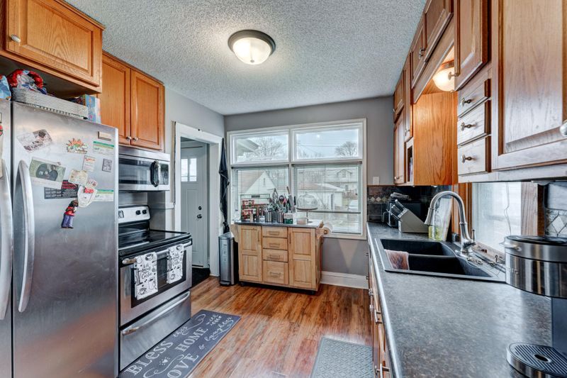 2906 Thomas Ave N, Minneapolis, MN 55411