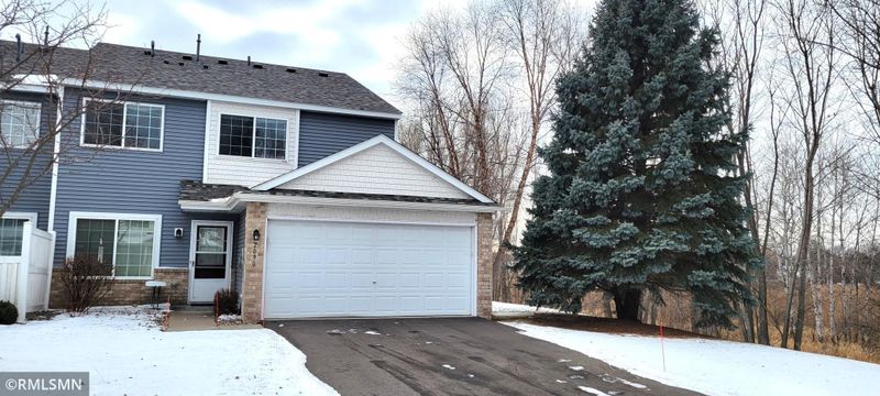 2090 Gresham Ave N, Oakdale, MN 55128