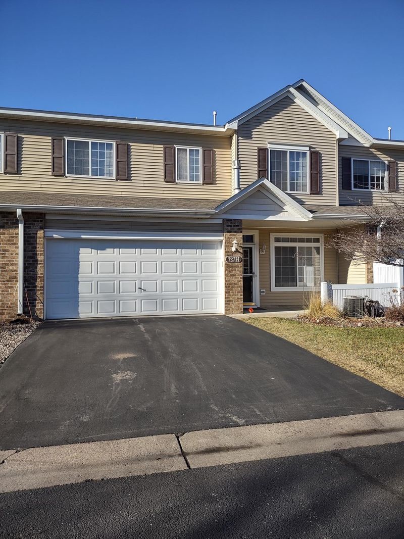 727 Maple Hills Dr #H, Maplewood, MN 55117