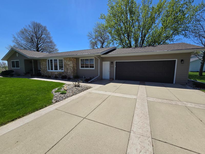 908 7th Ave SE, Pipestone, MN 56164