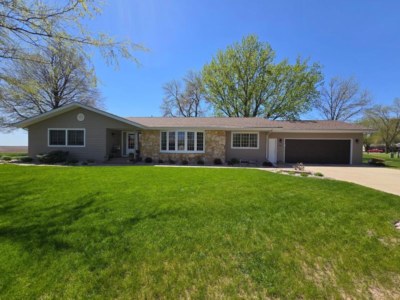 908 7th Ave SE, Pipestone, MN 56164