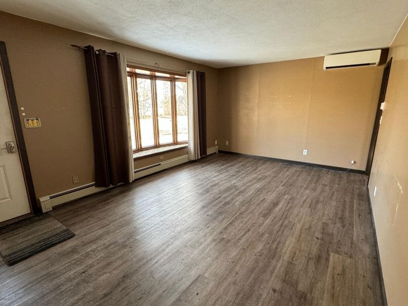 1008 Center St E, Roseau, MN 56751