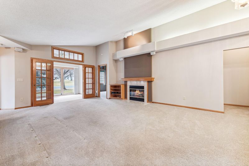 4175 Beaver Dam Rd, Eagan, MN 55122