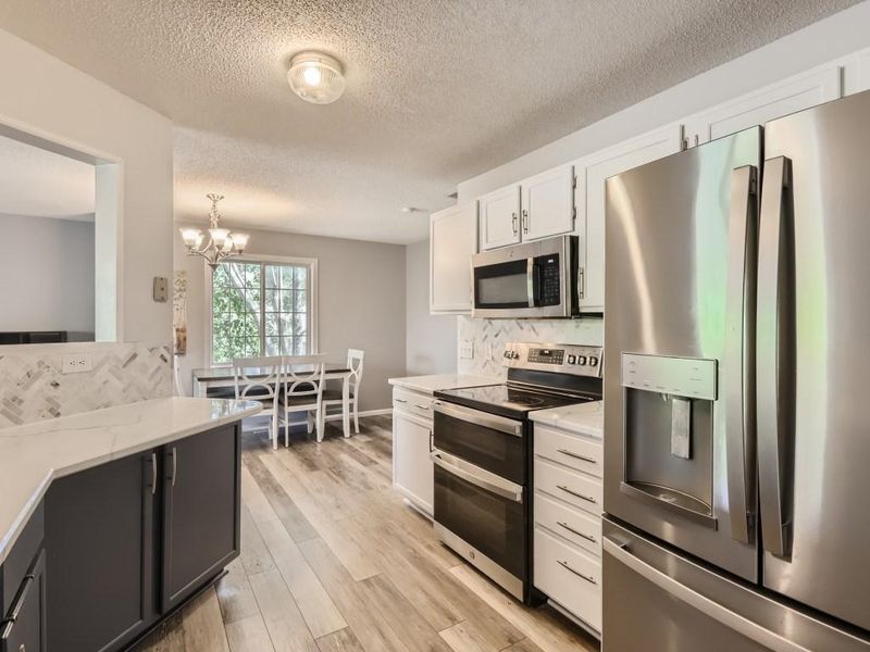 7611 Nicholas Way, Chanhassen, MN 55317