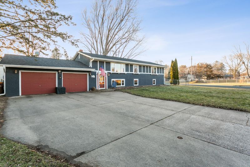 3699 Prairie Rd, White Bear Lake, MN 55110