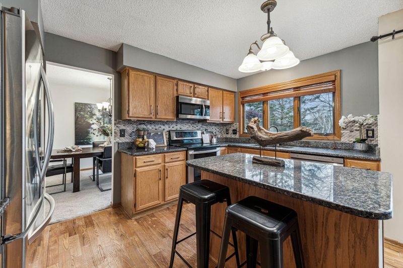 1119 Silverwood Rd, Woodbury, MN 55125