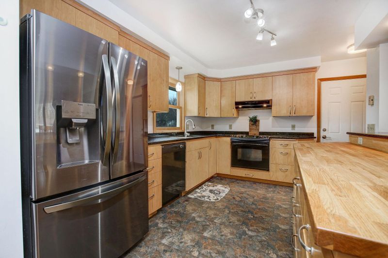 2968 Manson St, Roseville, MN 55113