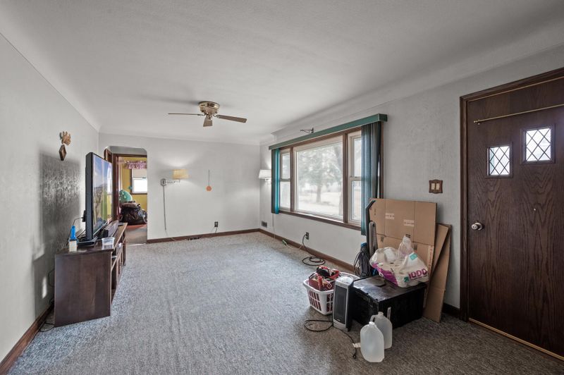 2686 Chippewa Ave, North Saint Paul, MN 55109
