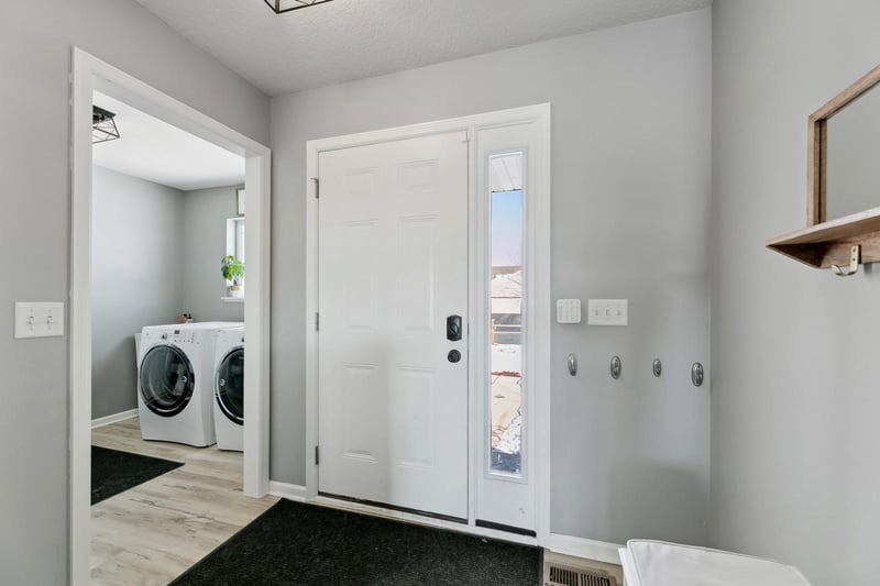 865 Lakewood Trl, Norwood Young America, MN 55397