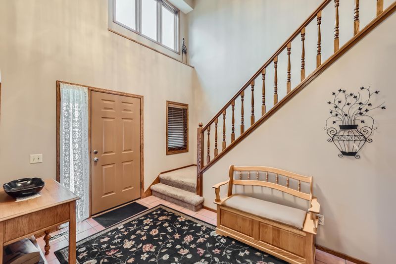 3653 Pinecrest Ct, Eagan, MN 55123
