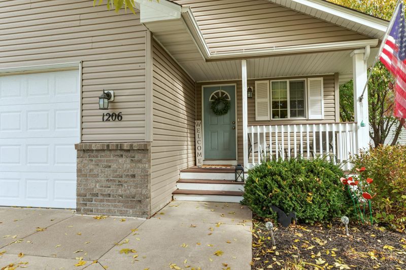 1206 Leo Ln, Buffalo, MN 55313