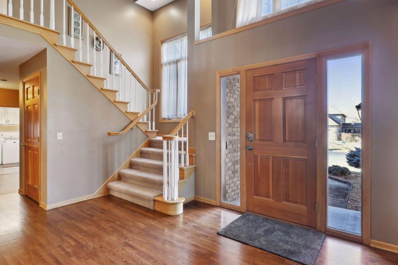 12709 Diamond Dr, Burnsville, MN 55337