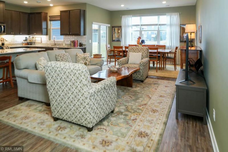 8820 Granite Ps, Woodbury, MN 55129