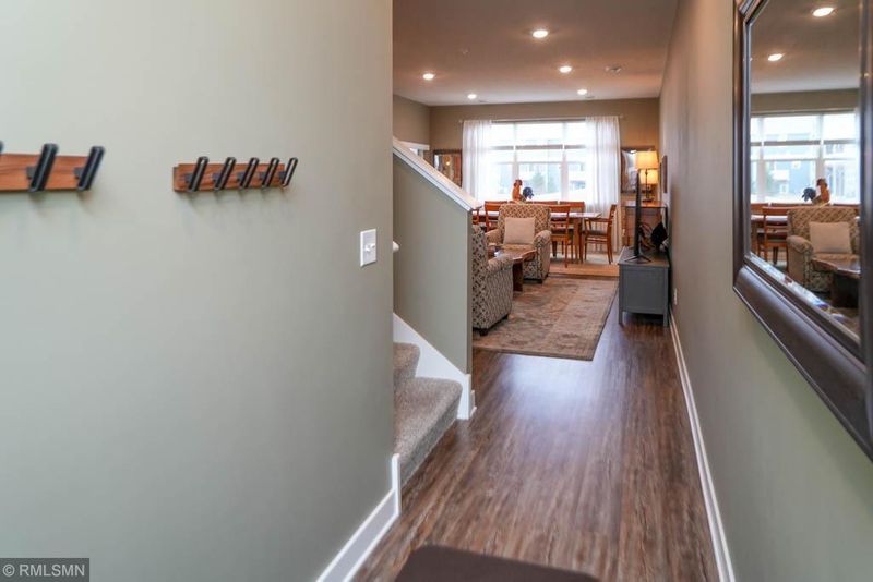 8820 Granite Ps, Woodbury, MN 55129