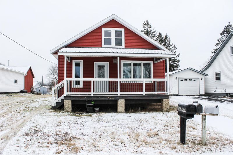 110 Hampton Ave S, Dallas, WI 54733