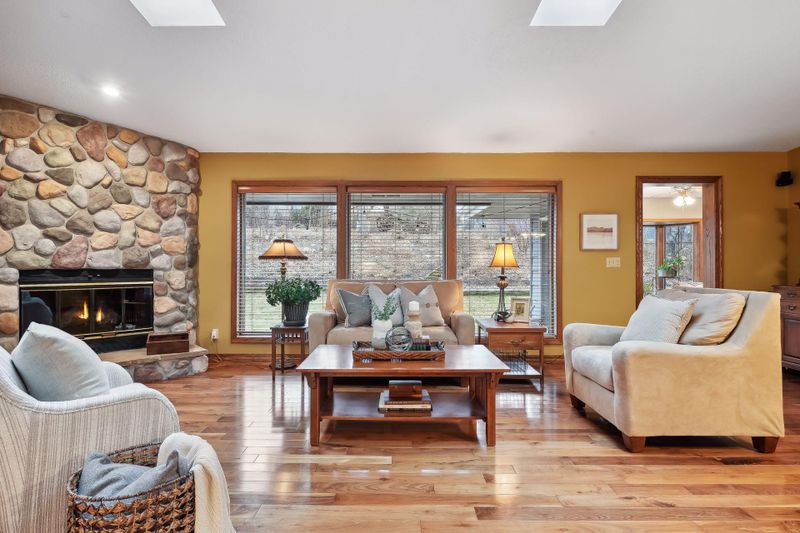 3940 Linden Cir, Excelsior, MN 55331
