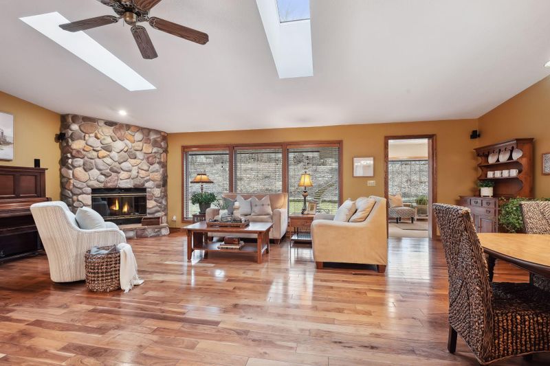 3940 Linden Cir, Excelsior, MN 55331
