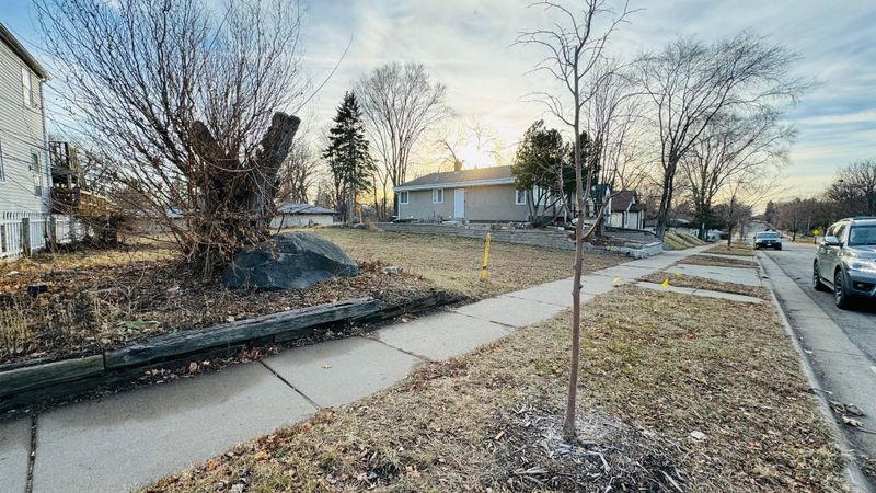 1954 Case Ave E, Saint Paul, MN 55119