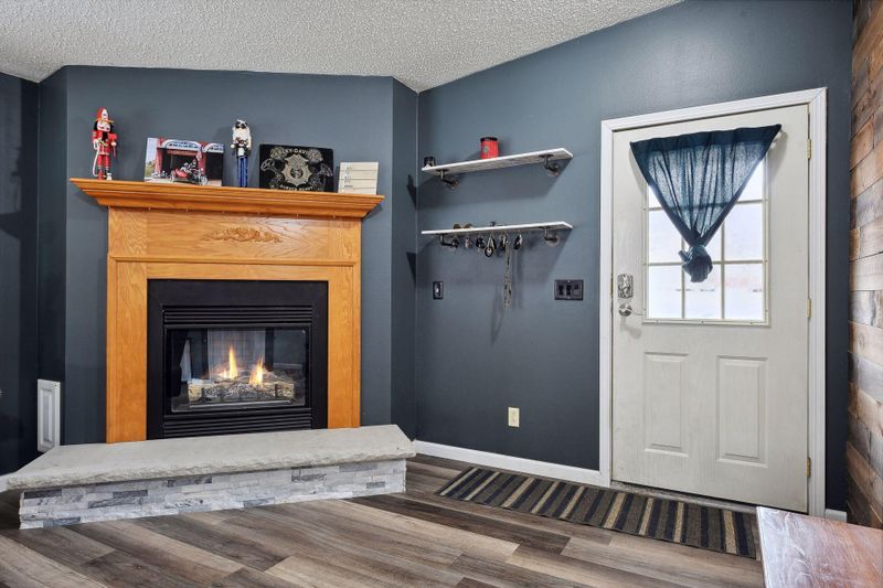 105 N 6th St, Henderson, MN 56044