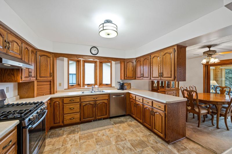 904 Windrow Dr, Little Canada, MN 55109
