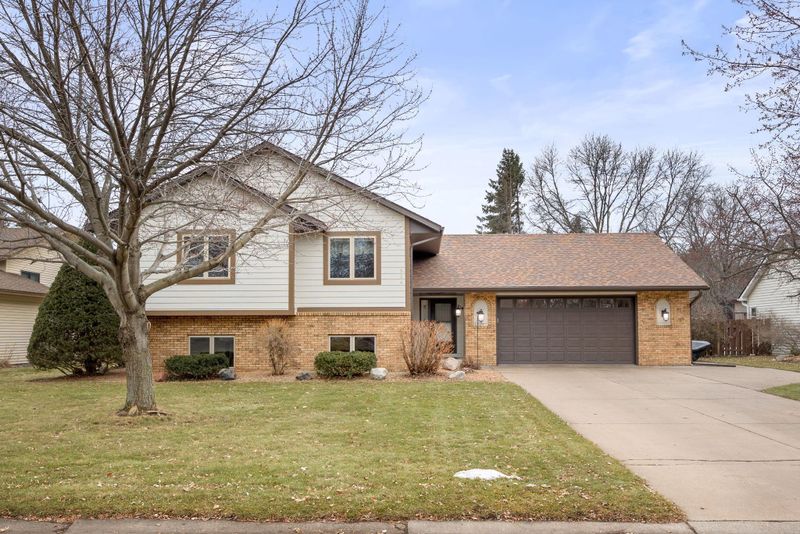 904 Windrow Dr, Little Canada, MN 55109