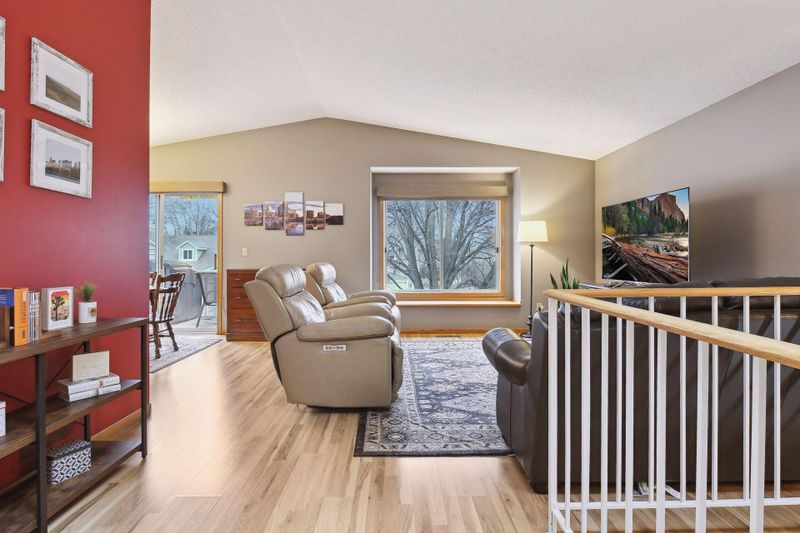 5612 Sanibel Dr, Minnetonka, MN 55343