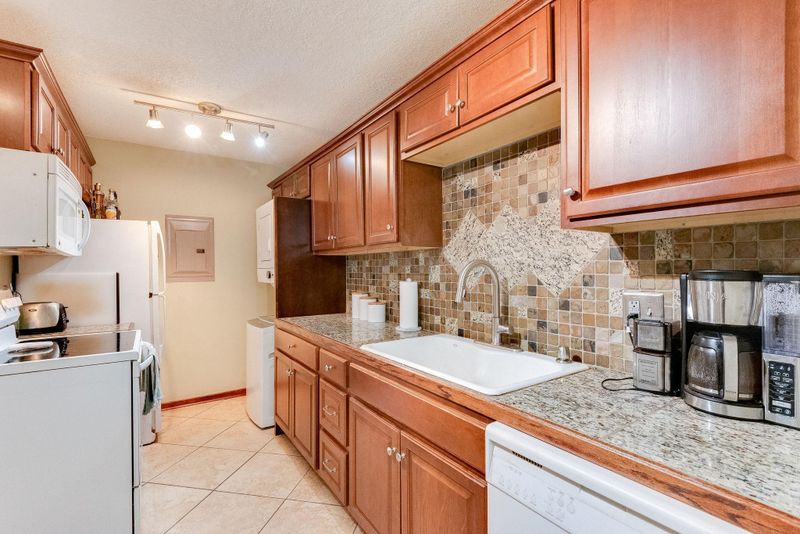 2557 Unity Ave N, Golden Valley, MN 55422
