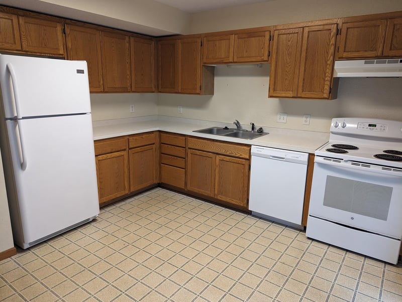 915 7th St #16, Jordan, MN 55352