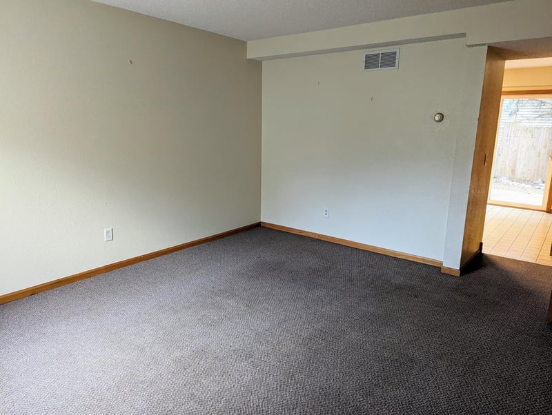 915 7th St #16, Jordan, MN 55352