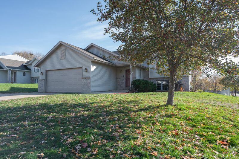 4464 Surrey Ln NW, Rochester, MN 55901