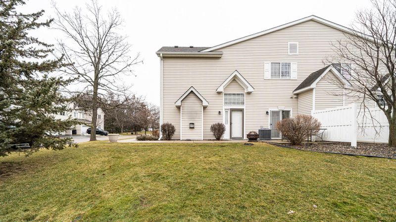 9426 Marshall Rd, Eden Prairie, MN 55347