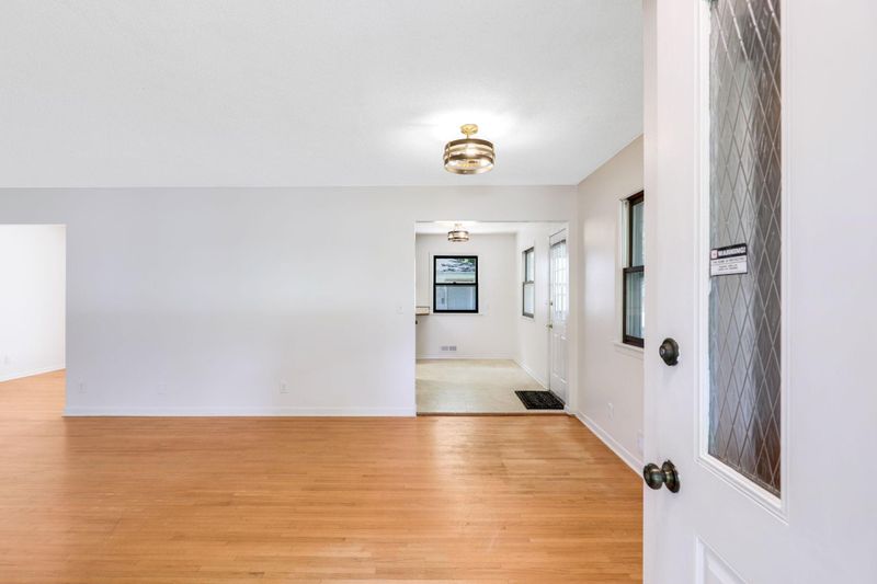 6743 Regent Ave N, Brooklyn Center, MN 55429