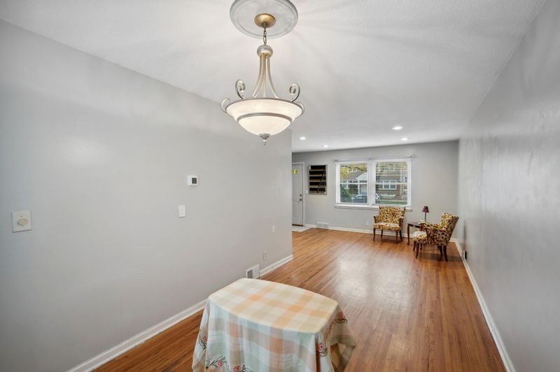 2052 Montreal Ave, Saint Paul, MN 55116