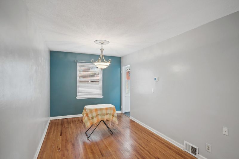 2052 Montreal Ave, Saint Paul, MN 55116