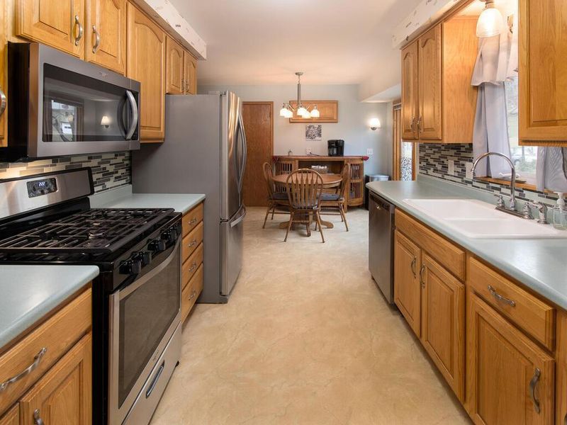 3320 Brookview Dr, Burnsville, MN 55337