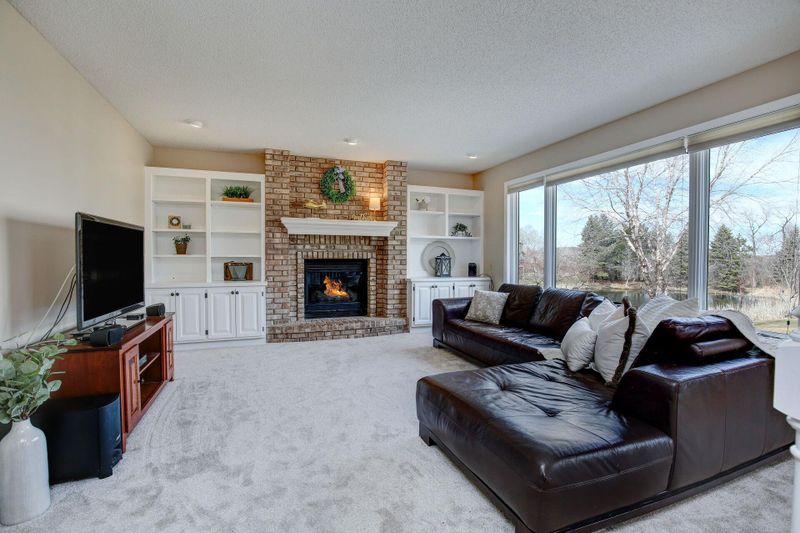 645 Oakwood Dr, Shoreview, MN 55126