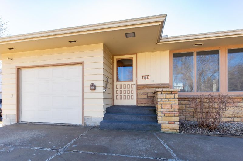 312 6th St W, Jordan, MN 55352