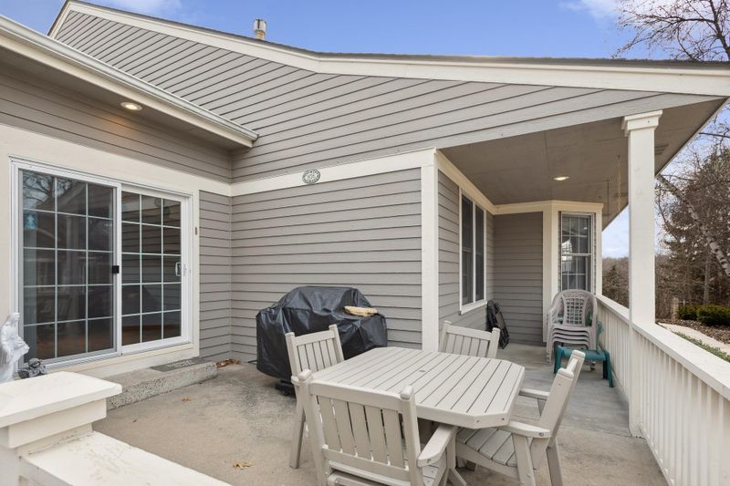 838 Ivy Ln, Eagan, MN 55123