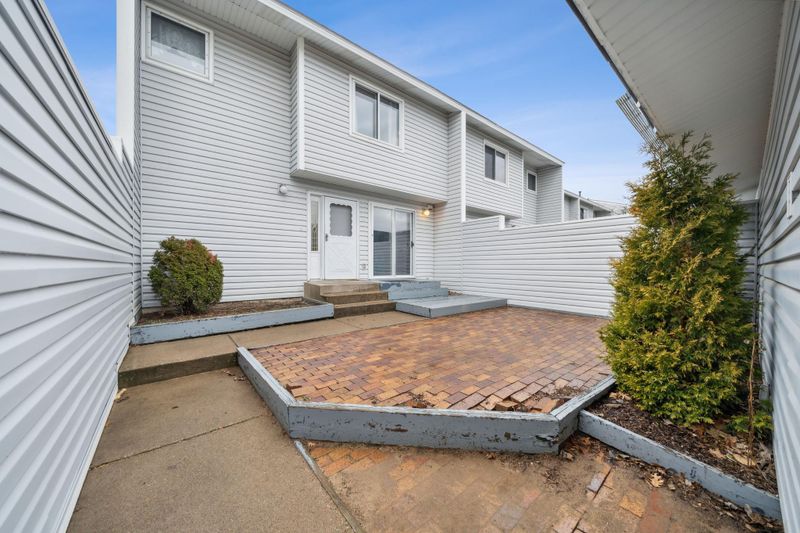 2248 Tower Ct, Woodbury, MN 55125