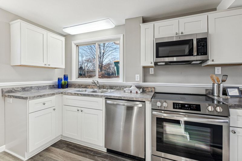 2718 Ohenry Rd, Brooklyn Center, MN 55430