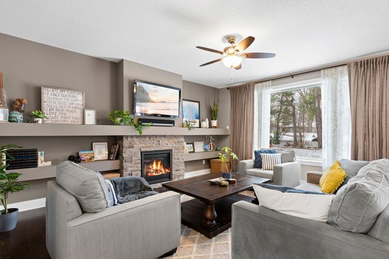 6435 Pleasant View Ln, Chanhassen, MN 55317